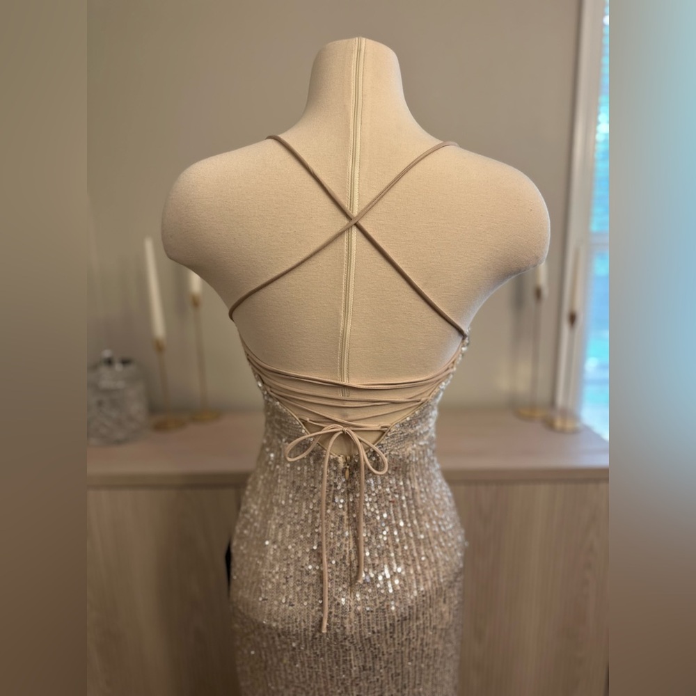 NWT Lulu’s Champagne Dress - Picture 8 of 8
